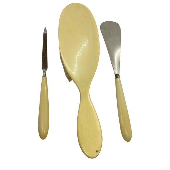Dresser Set Brush Shoe Horn Finisher Nail File Vintage Plastic Handle Retro Chic main image 6
